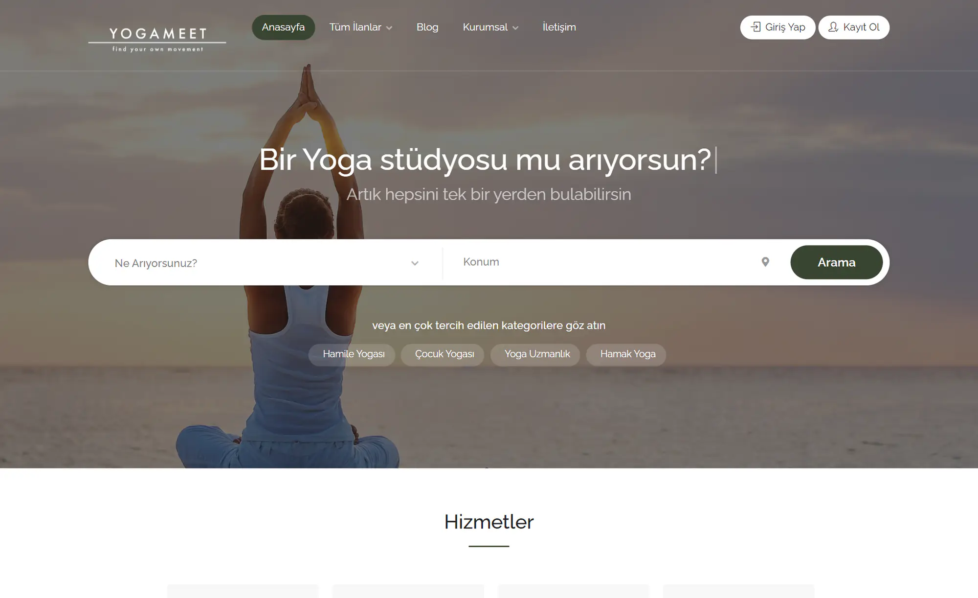 Yogameet home page: the heading “Bir yoga stüdyosu mu arıyorsun” (Looking for a yoga studio) with class and location search